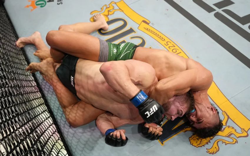 Видео боя Джонни Уокер – Ион Куцелаба UFC 279