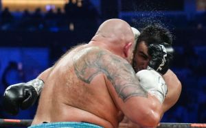 Баходир Джалолов без блеска победил Игоря Шевадзуцкого