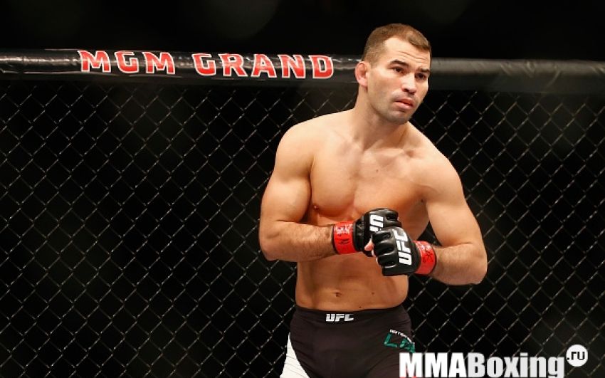 Артем Лобов vs. Крис Авила в разработке на UFC 202