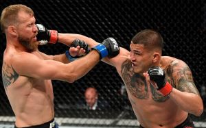 Энтони Петтис одолел Дональда Серроне на UFC 249