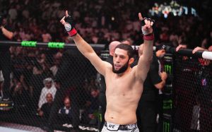 Икрам Алискеров финишировал Варлея Алвеса в первом раунде на UFC 294
