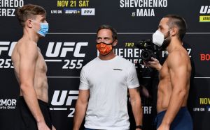 Видео боя Кайл Докос - Дастин Столцфус UFC 255