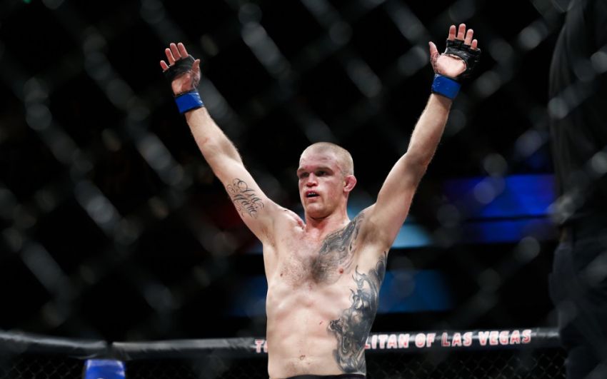 Легковес UFC Эван Данхем обратился к Элу Яквинте