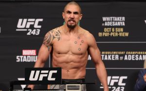 Результаты взвешивания турнира UFC 243: Роберт Уиттакер - Исраэль Адесанья