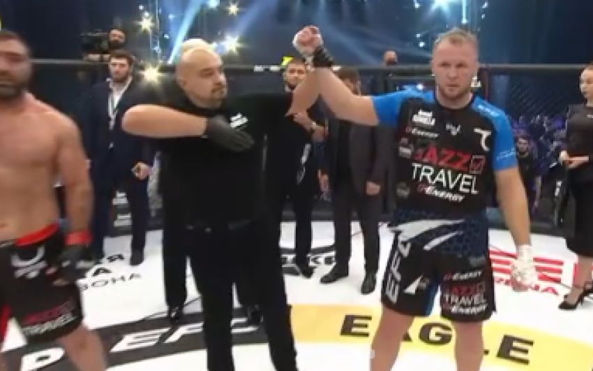 Александр Шлеменко одержал победу над Артуром Гусейновым в со-главном бою Eagle FC 42
