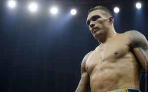 Александр Усик станцевал со штангой на плечах