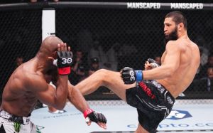 Хамзат Чимаев одержал непростую победу над Камару Усманом на турнире UFC 294