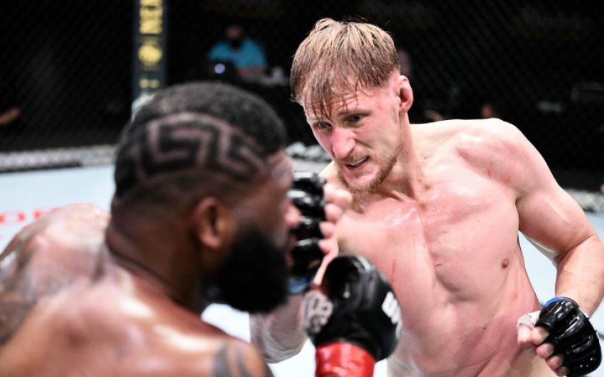 Камил Гаджиев уверен, что Волков не сможет стать чемпионом UFC