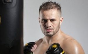 Восемь бойцов уволены из UFC