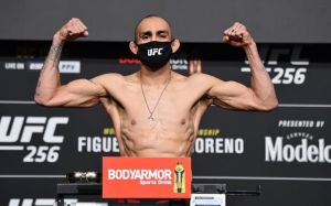 Результаты взвешивания турнира UFC 256: Дейвисон Фигейреду - Брэндон Морено, Тони Фергюсон - Чарльз Оливейра