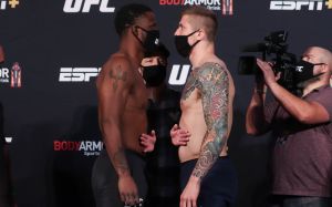 Видео боя Карл Роберсон - Марвин Веттори UFC on ESPN 10