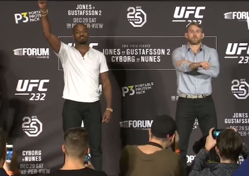 Битва взглядов на пресс-конференции перед турниром UFC 232