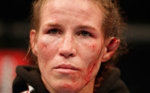 Лесли Смит подала жалобу на UFC