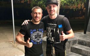 Виктор Постол не дает шансов Камбососу в бою с Ломаченко