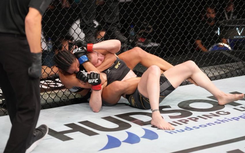 Валентина Шевченко с трудом отстояла титул в бою с Тайлой Сантос на UFC 275