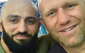 Олег Тактаров посвятил стихотворение драке Харитонова с Яндиевым, озаглавив его "Про братьев и алкашей"