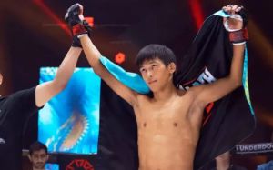 Непобежденный боец из Казахстана подписал контракт с UFC