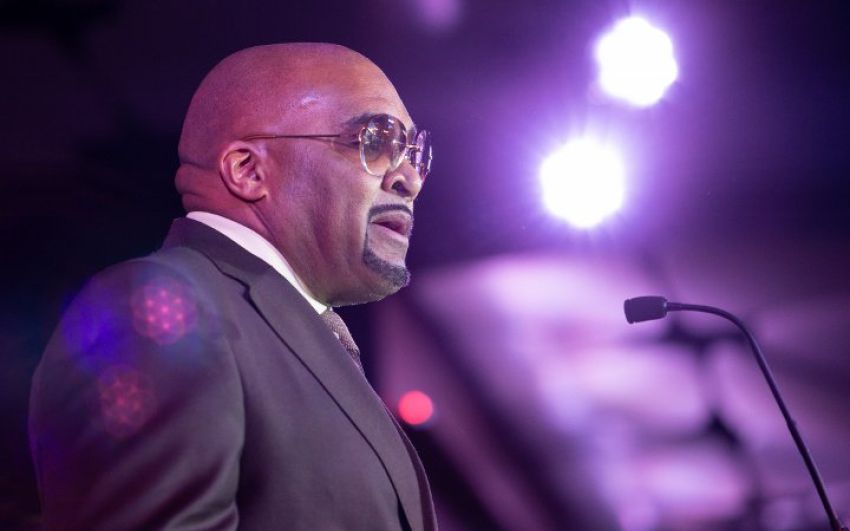 Глава Mayweather Promotions: "Боб Арум знает, что боя Дэвис-Ломаченко не будет"