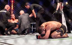 Хабиб Нурмагомедов усыпил Джастина Гэтжи на UFC 254