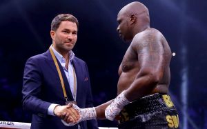Фрэнк Уоррен прокомментировал суд Диллиана Уайт и WBC: "Сперва он должен задать вопрос своему промоутеру"
