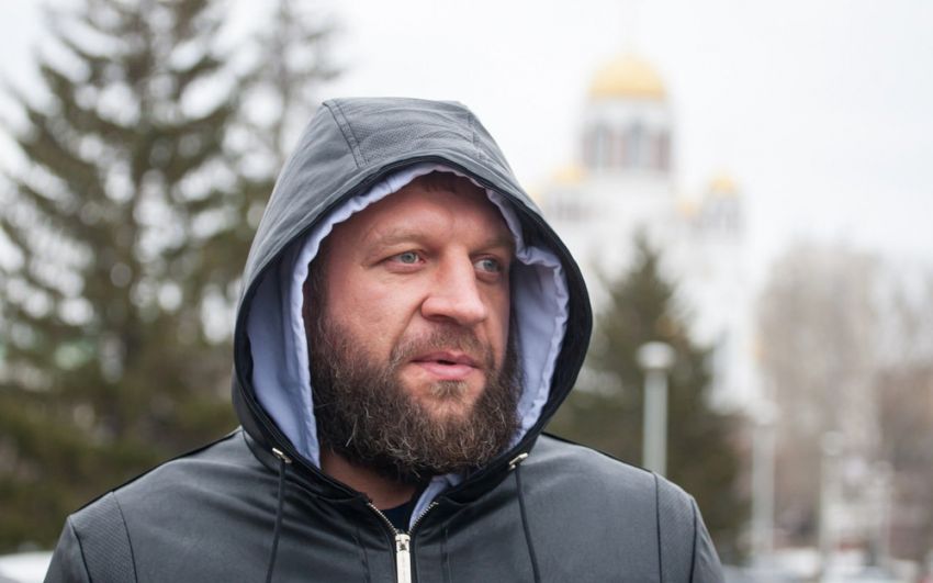 Александр Емельяненко подписал контракт с RCC Boxing Promotions на четыре боя 