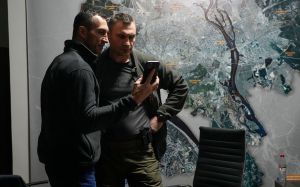 Боб Арум - об участии братьев Кличко, Ломаченко и Усика в войне против России: "Все они герои"