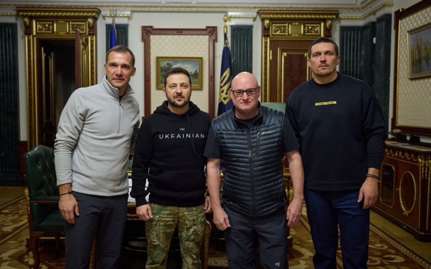 Александр Усик встретился с Зеленским, чтобы помочь украинским врачам
