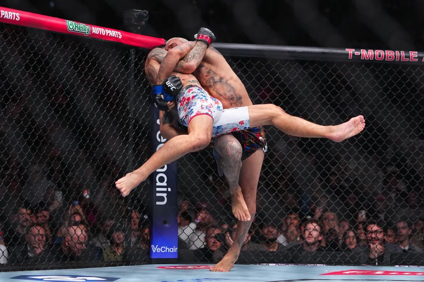 Слова Чарльза Оливейры после победы над Максом Холлоуэем на UFC 326