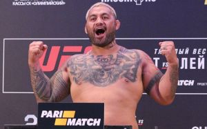Видео взвешивания хедлайнеров турнира UFC Fight Night 136 Moscow