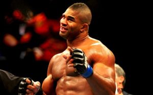 Алистар Оверим подписал новый контракт с UFC