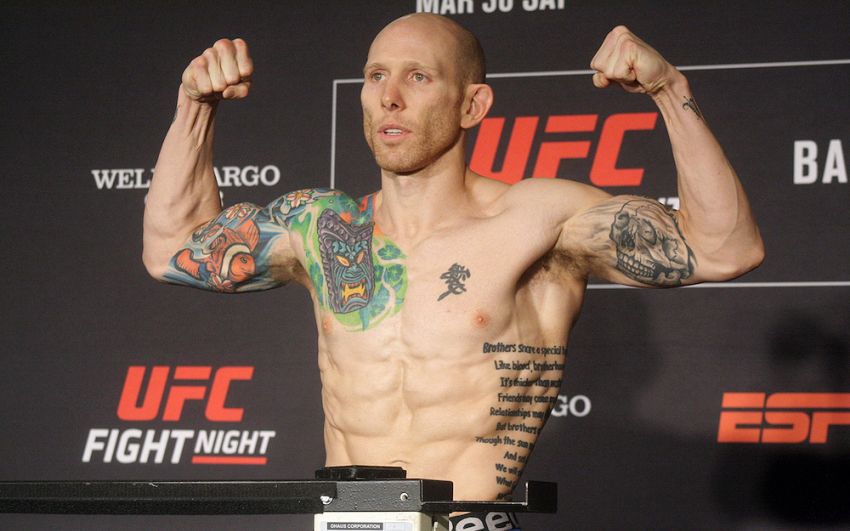 Джош Эмметт отправил Майкла Джонсона в глубокий нокаут на UFC on ESPN 2