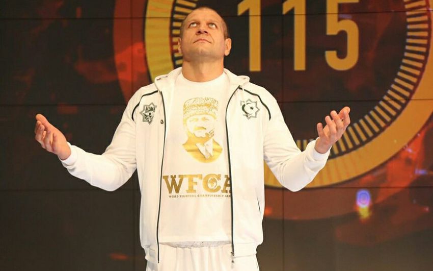 Александр Емельяненко остановил Вирджила Цвикера
