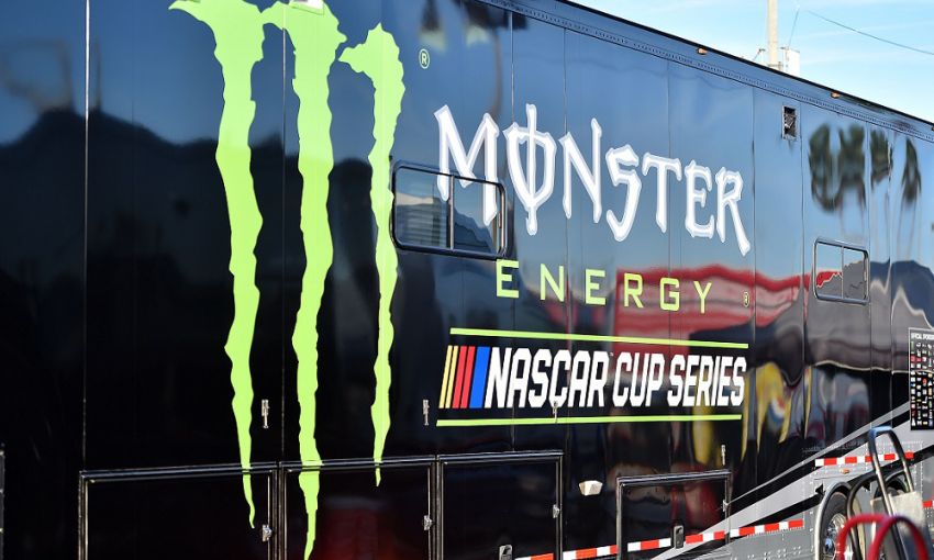 Bellator анонсировал еще одно событие Monster Energy NASCAR на 19 августа