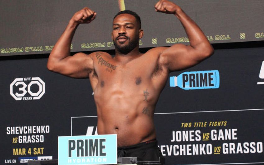 Взвешивание UFC 285: Джонс тяжелее Гана, двое бойцов не сделали вес