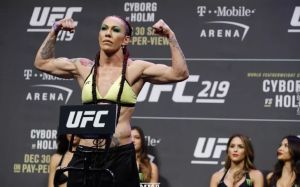 Взвешивание бойцов турнира UFC 232 продлится на час дольше