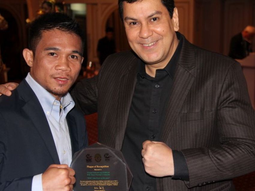 Срисакет Сор Рунгвисаи получает «Бойца года» на церемонии WBC Asia Awards