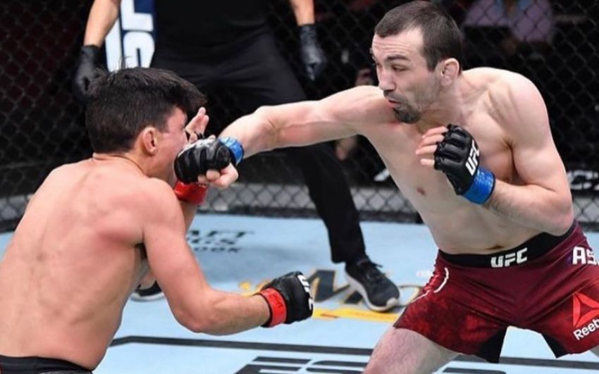 Аскар Аскаров уверенно победил Джозефа Бенавидеса на UFC 259