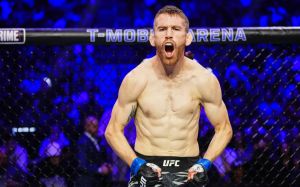 Кори Сандхаген проведет реванш с Марио Баутистой на UFC 329