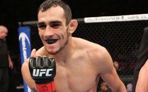 К звездному турниру UFC 197 добавлен бой топов легкого дивизиона.