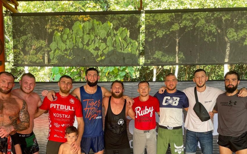 Фото дня: Хамзат Чимаев потренировался с Петром Яном
