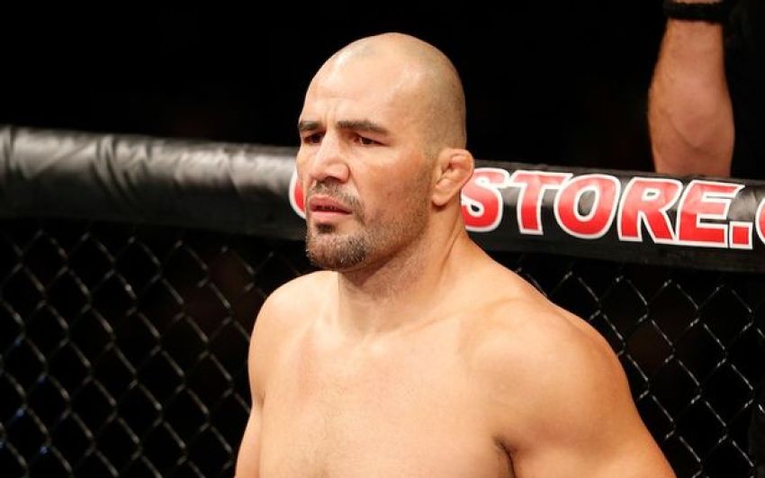 UFC Fight Night 143: Гловер Тешейра "задушил" Карла Роберсона 