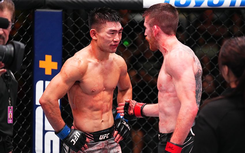 Кори Сандхаген расстроен из-за остановки в бою с Сонгом Ядонгом