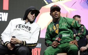 Тренер Фьюри прибыл в Англию для подготовки к трилогии с Уайлдером