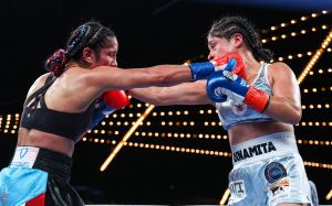 Аманда Серрано стала абсолютной чемпионкой в полулегком весе, победив Эрику Крус