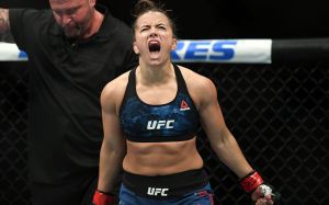 Мейси Барбер против Роксанн Модаффери на UFC 246
