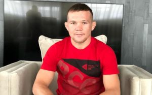 Петр Ян о подписании контракта на бой с Джимми Риверой