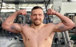 Тренер Усика: "Многие боятся, что Саша стал тяжелым, но на поединок он выйдет в своем стандартном весе"