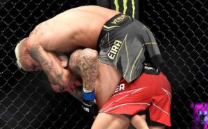 Чарльз Оливейра досрочно остановил Дастина Порье, защитив титул на UFC 269