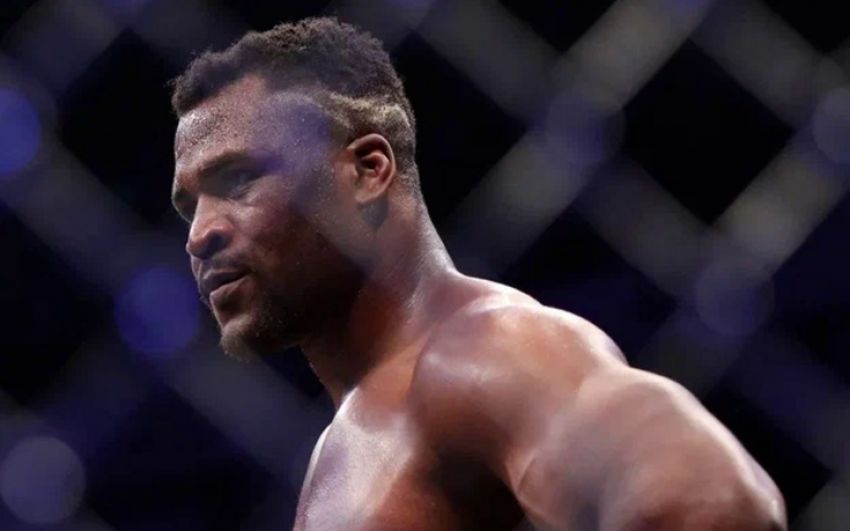 Нганну о поединке с Джонсом: "Сначала нужно подписать новый контракт с UFC"