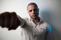 БиДжей Флорес стал жертвой вооруженного ограбления